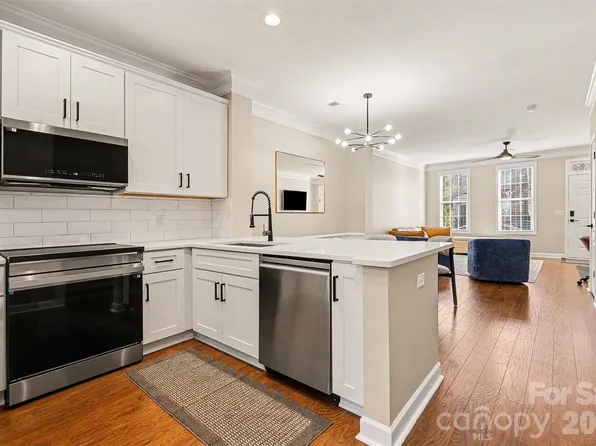 9813 Longstone Ln, Charlotte, NC 28277