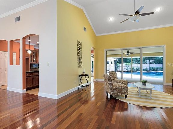 4th image of 701 Wyckliffe Pl