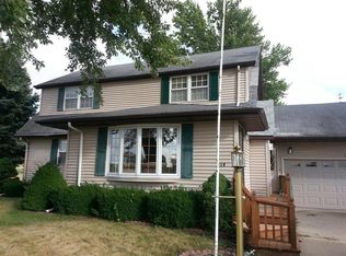 319 N 19th Ave W, Newton, IA 50208