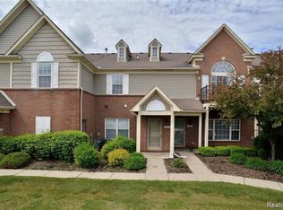 20039 Hidden Oaks Dr, Brownstown, MI 48183