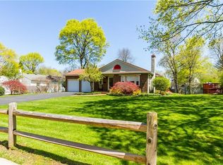 804 S Lincoln Rd, East Rochester, NY 14445