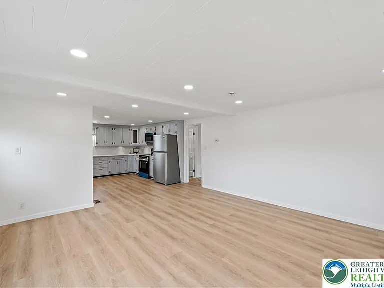 326 Main St — Photo 13