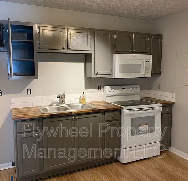 118A N Poole St — Photo 2