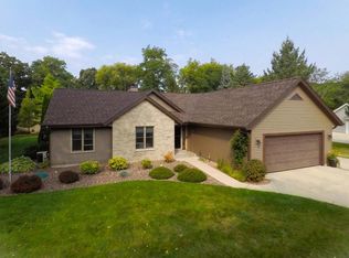 8633 S 89th St, Franklin, WI 53132