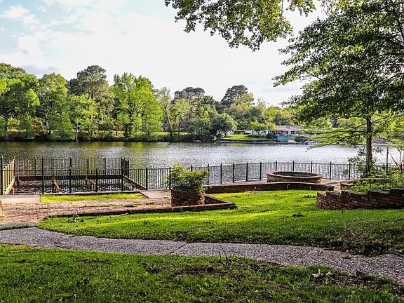 3rd image of 3110 River Oaks Dr #2