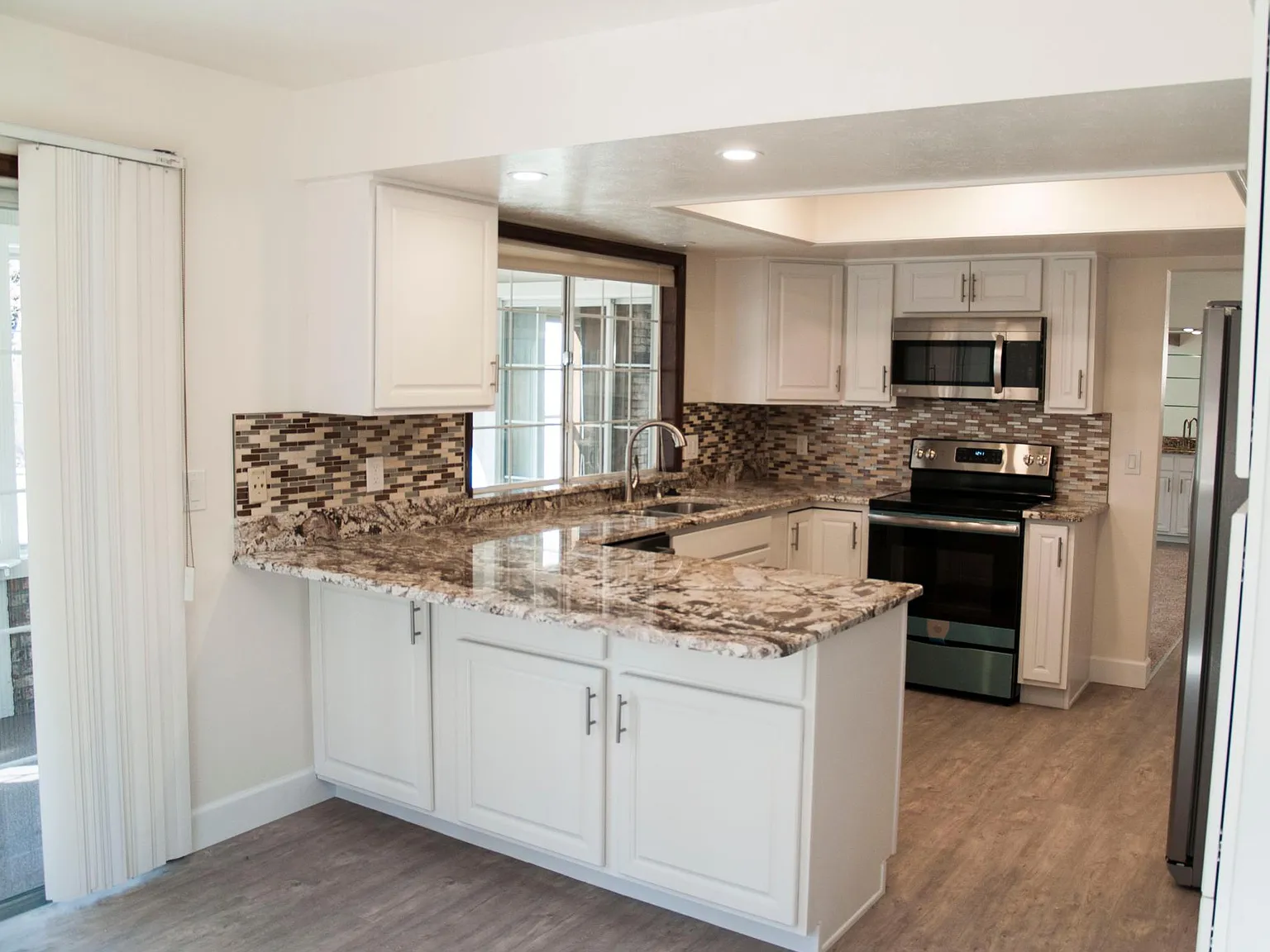 4 bed, 2.5 bath, 3022 sqft, $3,495 — Photo 3