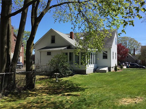 4th image of 105 Olney Ave