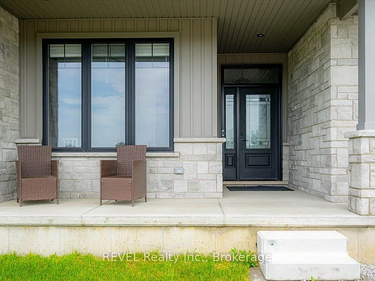 371 Argyle Ave — Photo 3