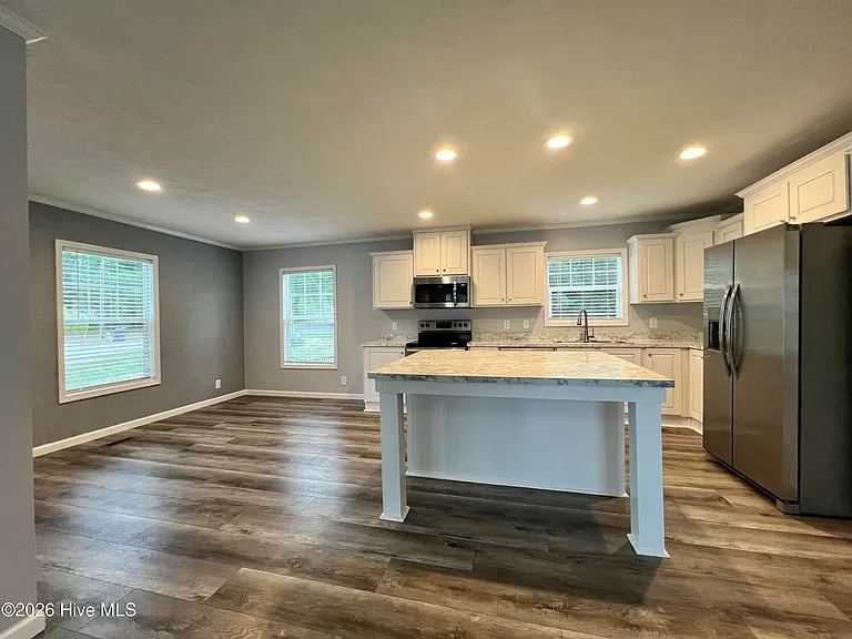 1296 Riverview Dr — Photo 5