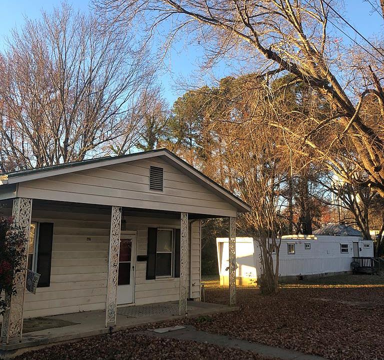 1st image of 208 Bryan St
