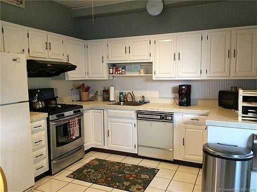 3rd image of 63 Fountain St #B