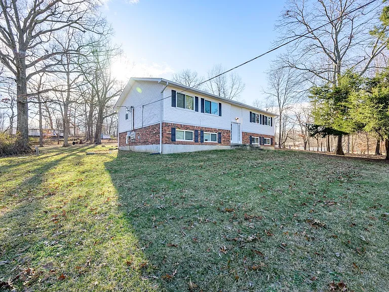 244 Pinewood Dr #4 — Photo 2