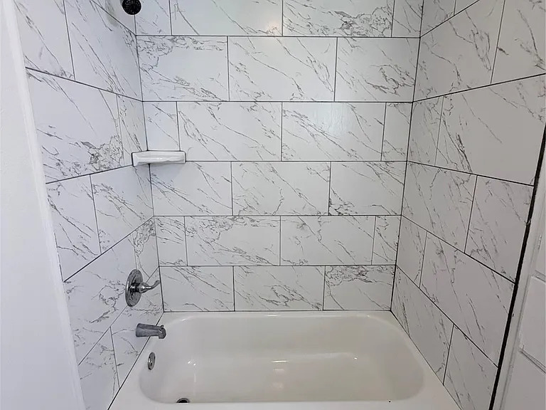807 W Murrill St — Photo 15