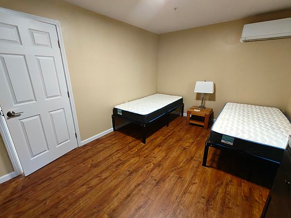 4th image of 102 McPherson Ct #1