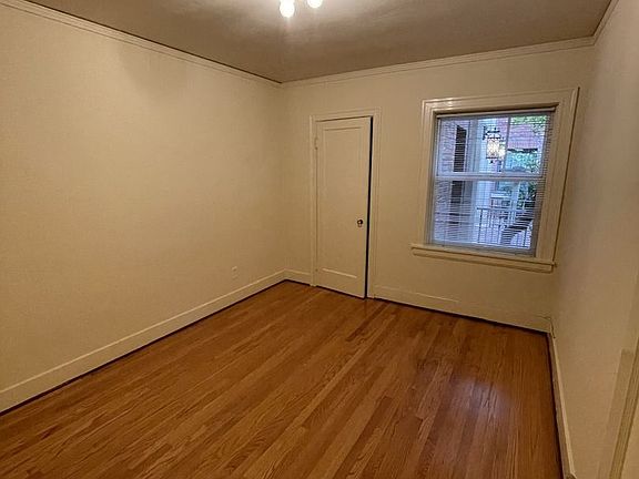 4th image of 921 1st Ave W #112