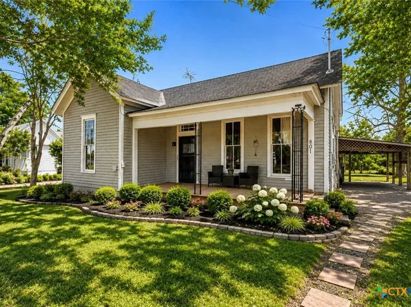 801 Josephine St, Yoakum, TX 77995