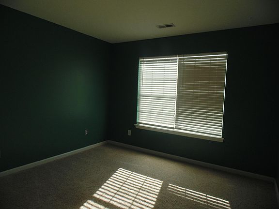 4th image of 210 Strawberry Knoll Dr