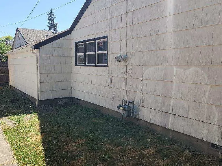 616 5th Ave SE — Photo 3