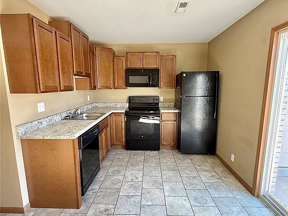 5th image of 18 Sarpy Rd APT D