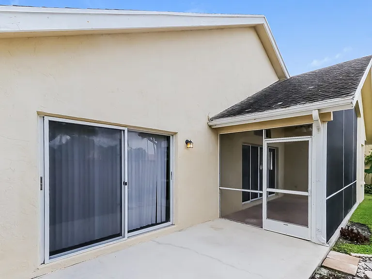 12996 Meadowbreeze Dr — Photo 15