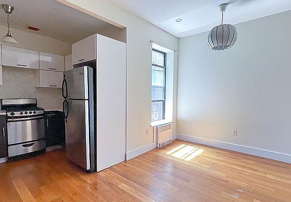 3rd image of 1058 Bergen St #2RE