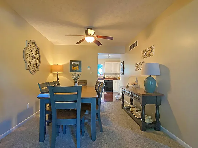 85 W Waterbury Dr — Photo 4