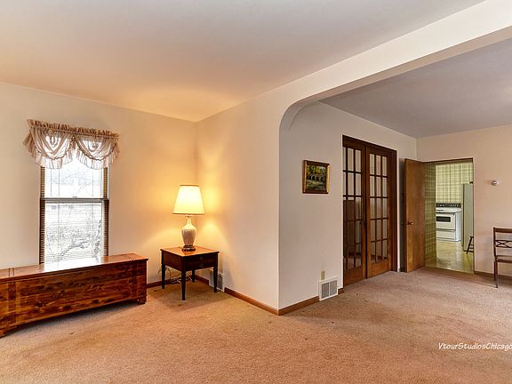 3rd image of 514 Van Buren St