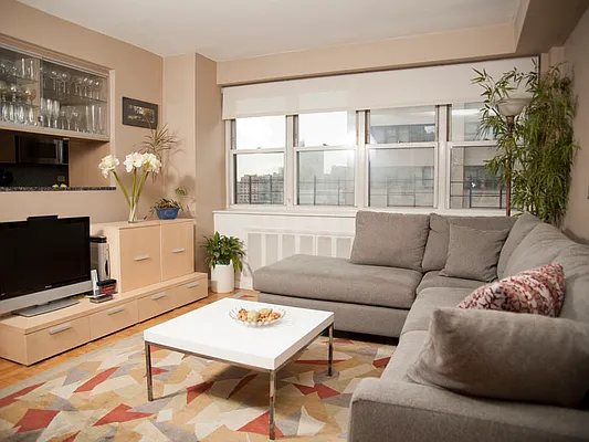 Sold by Sotheby's International Realty | media 11