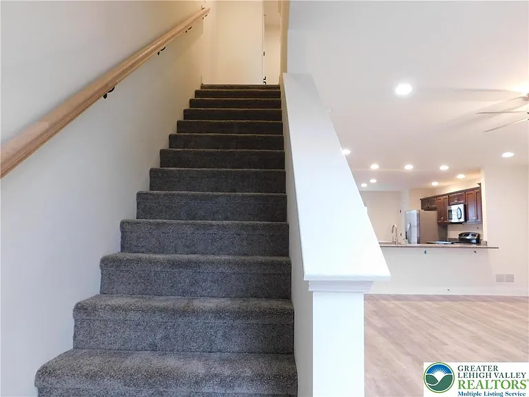 1549 Burkhardt St #C — Photo 18