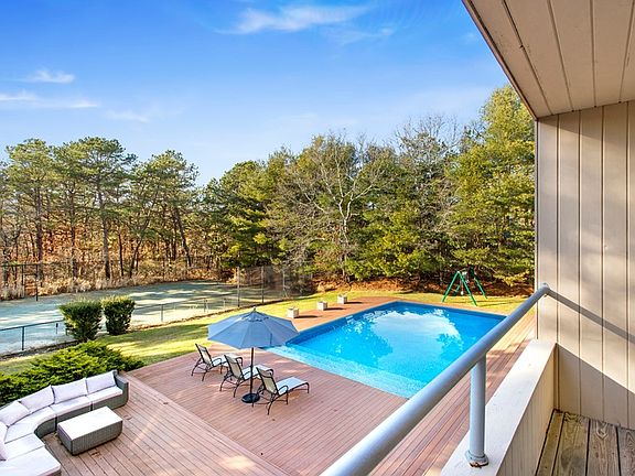 5th image of 7 Whippoorwill Ln