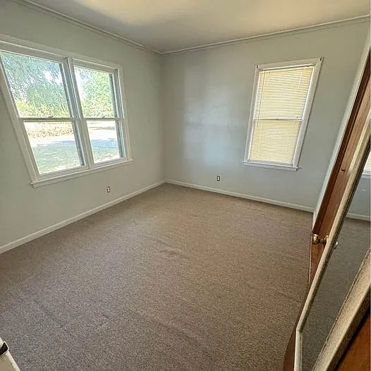 2321 W Elm Ave — Photo 5
