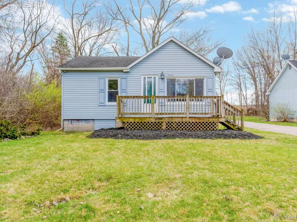19369 Melrose Ave, Southfield, MI 48075