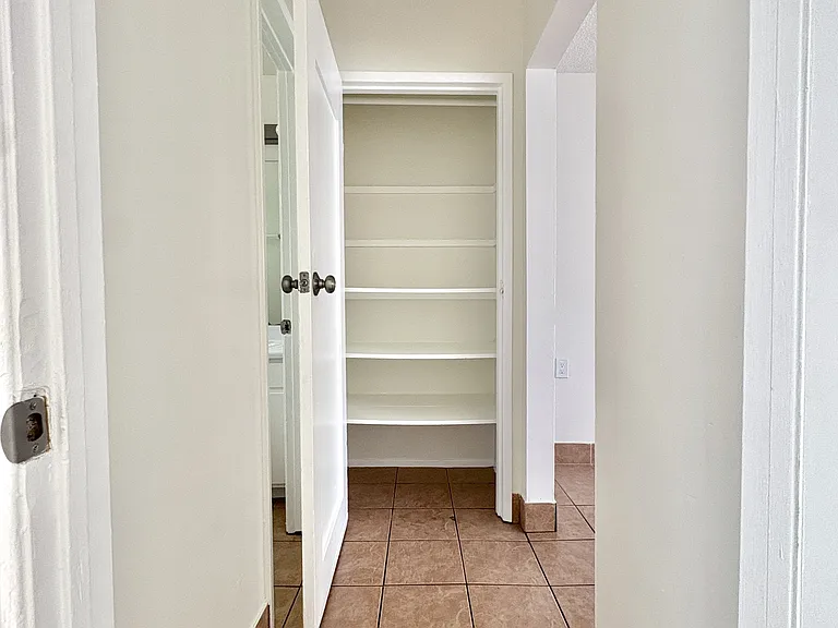 1226 E 7th St #11 — Photo 8