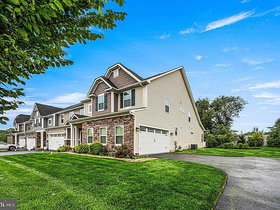 2nd image of 718 Cascade Way