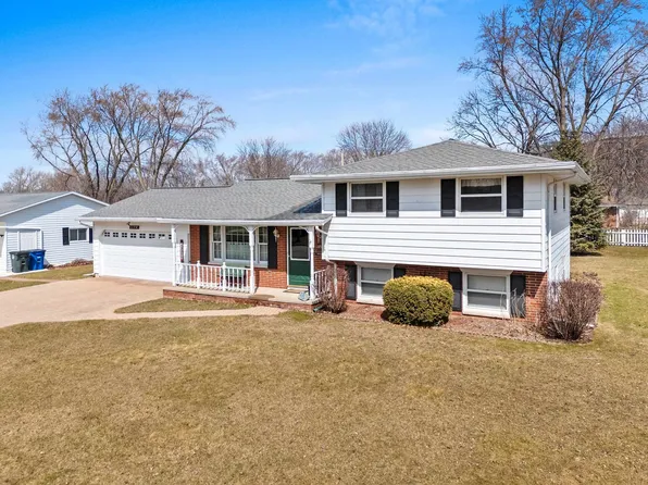 1174 Valley View Rd, Green Bay, WI 54304