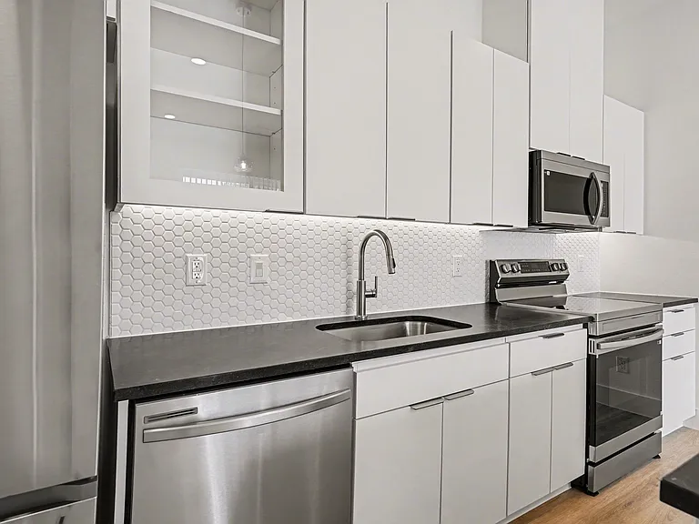 2217 N Fitzhugh Ave #206 — Photo 10