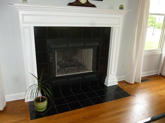 3rd image of 114 Pinebrooke Dr