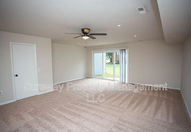 137 Brent Ct — Photo 2