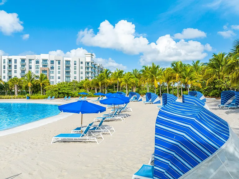 Experience total relaxation at Laguna SoLe