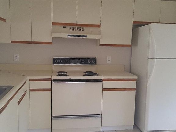 3rd image of 5760 Woodmere Lake Cir #H-201