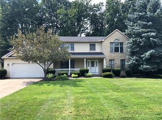 6910 S Camelot Dr, Mentor, OH 44060