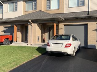 669 Honeydew St, Ottawa, ON K1X 0K5