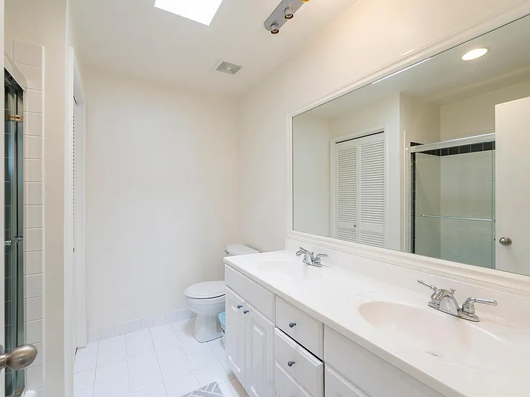1217 20th St #303 — Photo 18