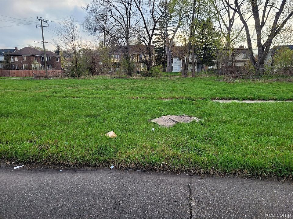 2nd image of 16821 Log Cabin St