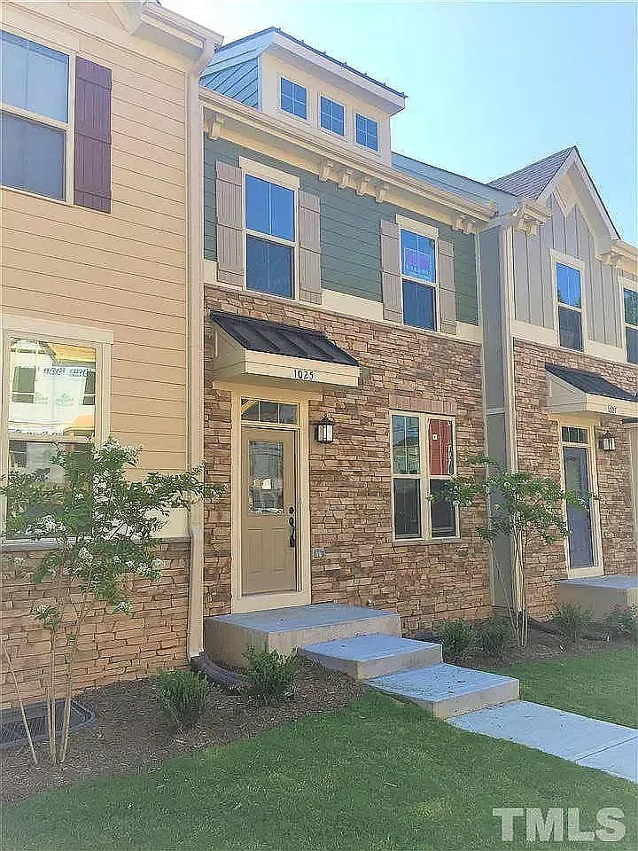 4 bed, 2.5 bath, 1765 sqft, $2,249 — Photo 2