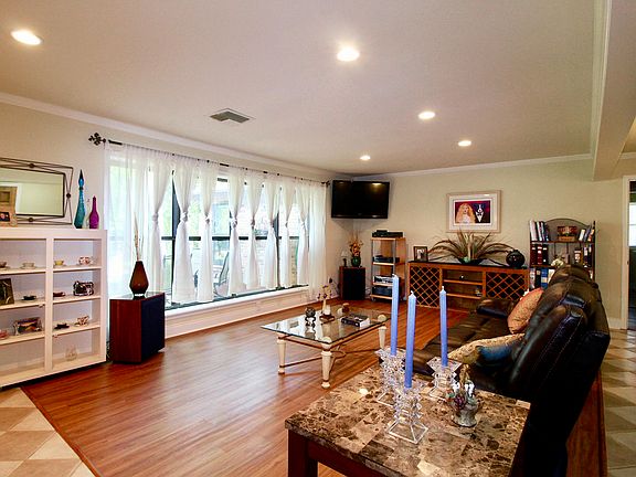 4th image of 118 Hillside Dr