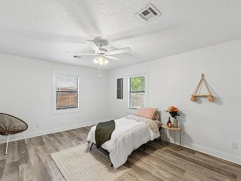 422 Chartrand Ave — Photo 10