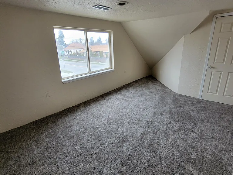 NE Spokane 2 bedroom apartment (Fresh paint and flooring) — Photo 6