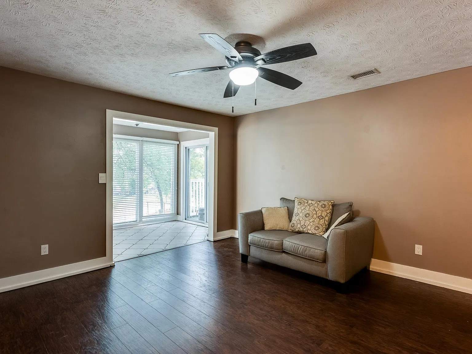 1303 Augusta Dr SE — Photo 2