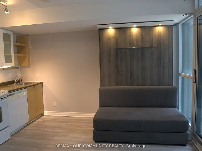 600 Fleet St E #329 — Photo 5